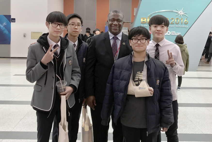 Lawrence with engineering students at the BIXPO Conference in Gwangju, South Korea, November 2016 Lawrence with engineering students at the BIXPO Conference in Gwangju, South Korea, November 2016